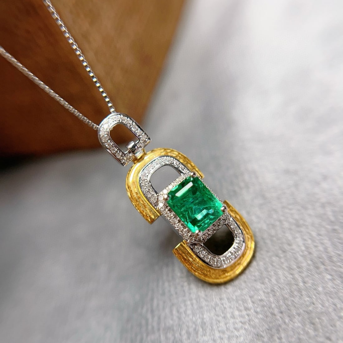 14k Gold 1.00 Ct Vivid Green Natural Emerald & Diamond Pendant( Without Chain ) - 2