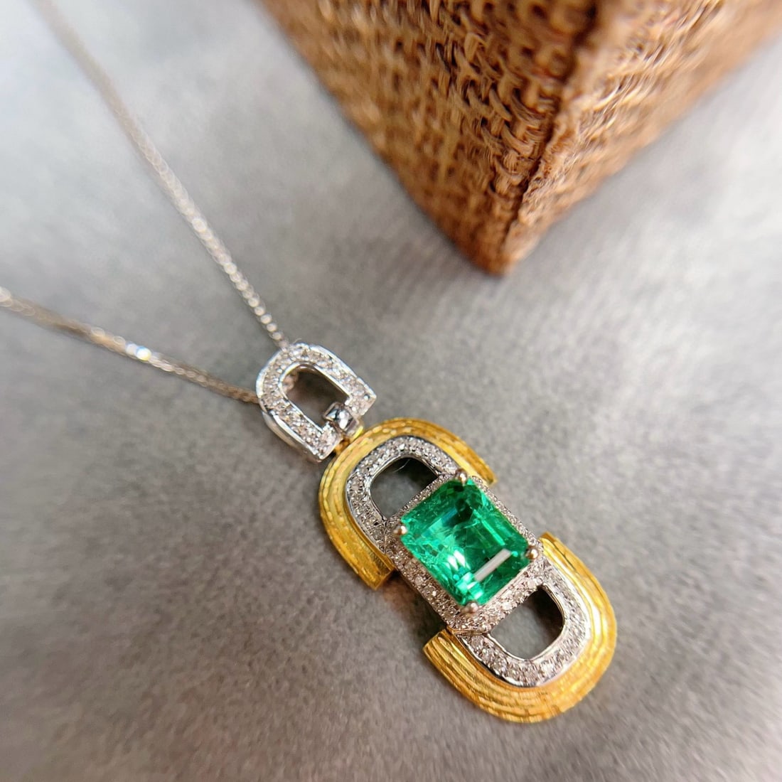 14k Gold 1.00 Ct Vivid Green Natural Emerald & Diamond Pendant( Without Chain ) - 4