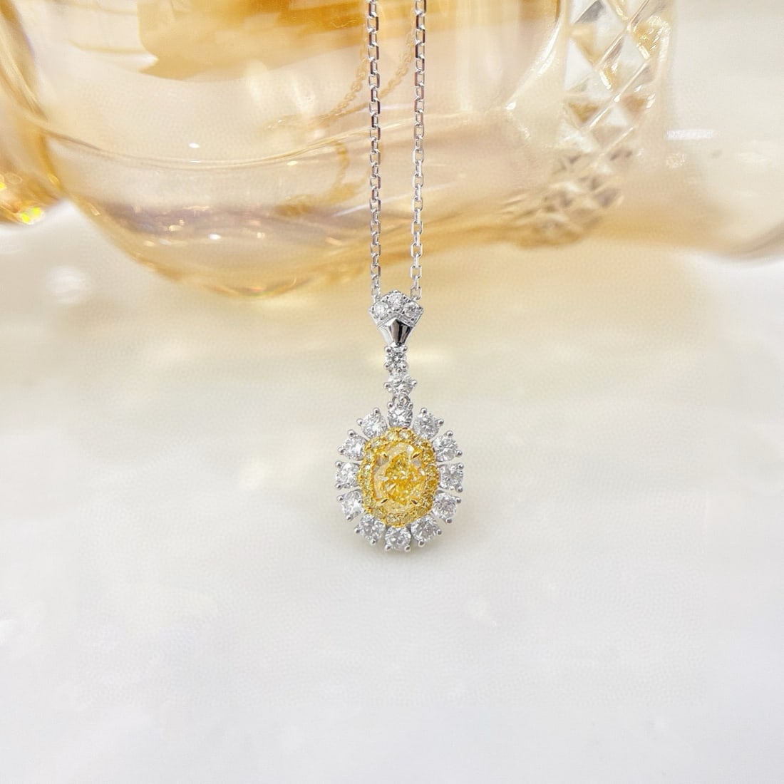14k Gold 0.92 Ctw Natural Yellow Diamond & Diamond Necklace: Ref:230950219 // gold content:14k gold // main gemstone:yellow diamond // shape:oval // carat weight:0. 42ct // color:yellow // treatment:natural // // adjacent gemstone 2 : diamond // shape:round //