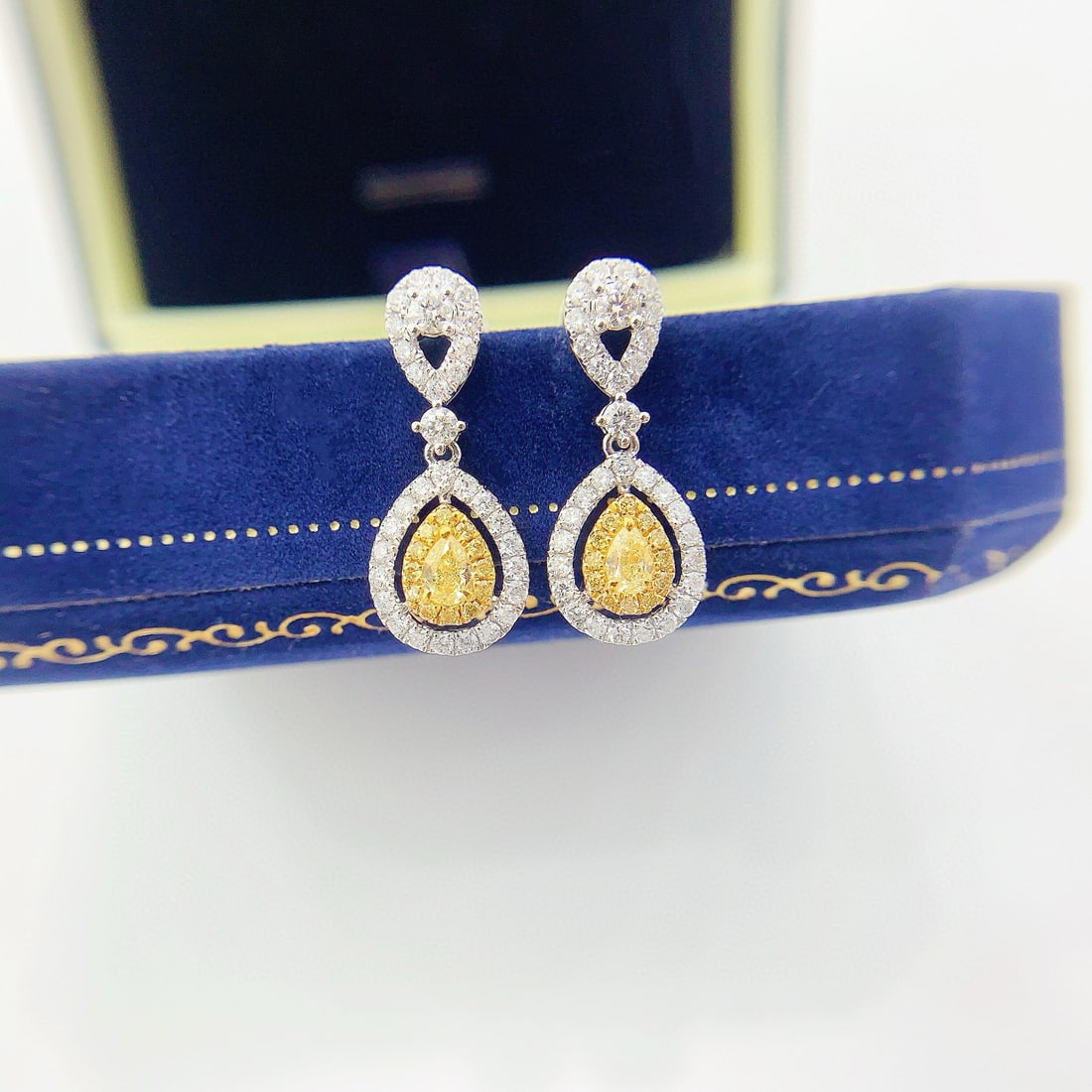 14k Gold 0.91 Ctw Natural Yellow Diamond & Diamond Earrings: Ref:230950220 // gold content:14k gold // main gemstone:yellow diamond // shape:pear // carat weight:0. 21ct // color:yellow // treatment:natural // // adjacent gemstone 2 : diamond //