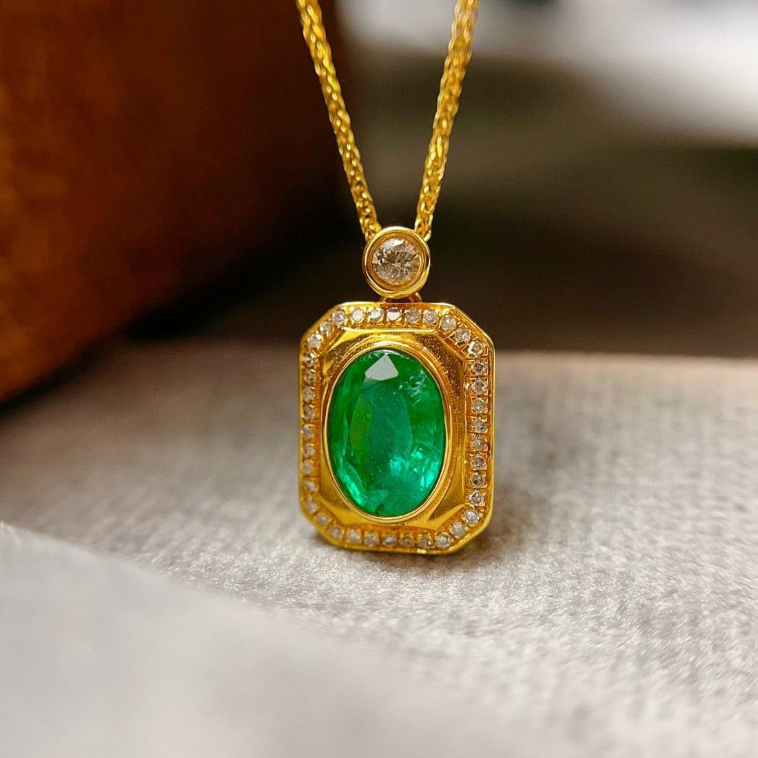 14k Gold 1.00 Ct Vivid Green Natural Emerald & Diamond Necklace (1 of 7)