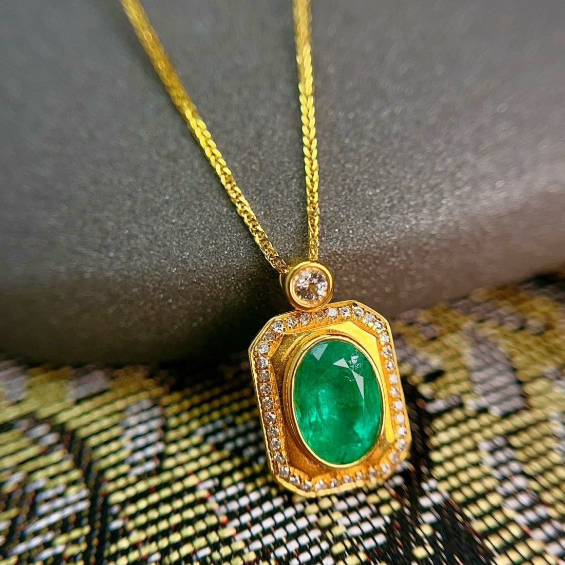 14k Gold 1.00 Ct Vivid Green Natural Emerald & Diamond Necklace - 6