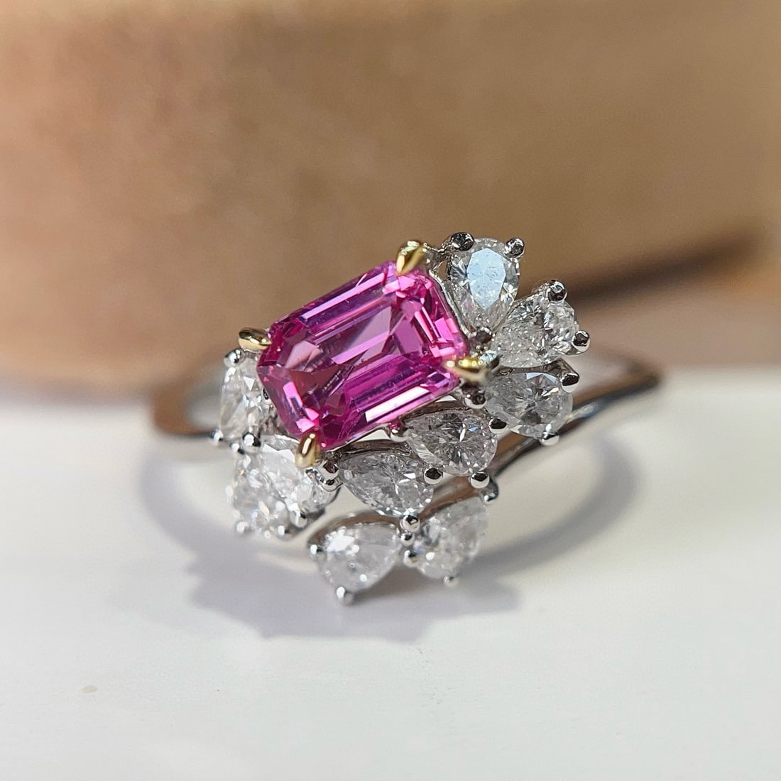 14k Gold 1.00 Ct Natural Padparadscha Sapphire & Diamond Ring: Ref:230950222 // gold content:14k gold // ring size:7. 25us // // main gemstone:padparadscha sapphire // shape:octagonal // carat weight:1. 00ct // color:orangish pink // treatment:natural // // adjac