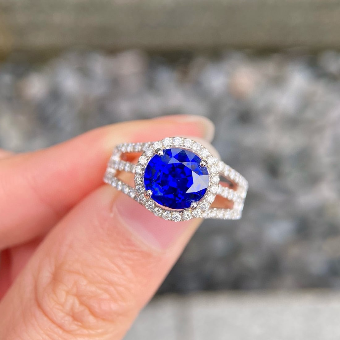 14k Gold 3.21 Ctw Natural Sapphire & Diamond Ring: Ref:230950233 // gold content:14k gold // ring size:7. 25us // // main gemstone:sapphire // shape:oval // carat weight:2. 43ct // color:royal blue // treatment:natural // // adjacent gemstone 2 : diam