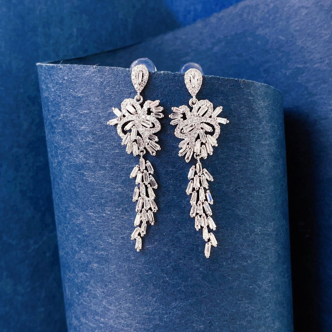 14k Gold 1 Ct Natural H Diamond Earrings: Ref:230950247 // gold content:14k gold // main gemstone:diamond // shape:multiply // carat weight:1ct // clarity grade:vs-si // color:h // treatment:natural // Condition: New Low Estimate: 6200.00 Hi