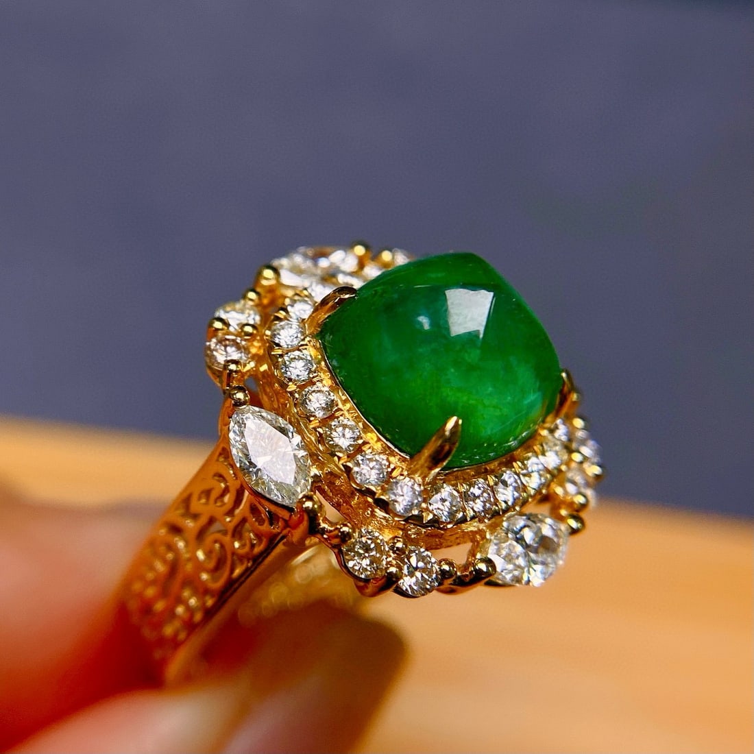 14k Gold 6.23 Ctw Vivid Green Natural Emerald & Diamond Ring - 2