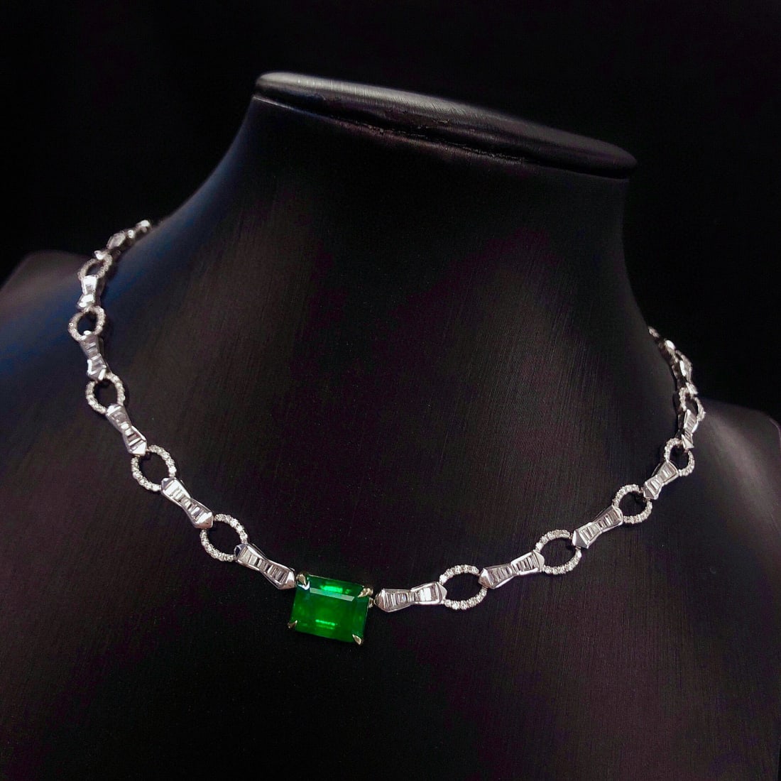 14k Gold 8.26 Ctw Vivid Green Natural Emerald & Diamond Necklace - 2