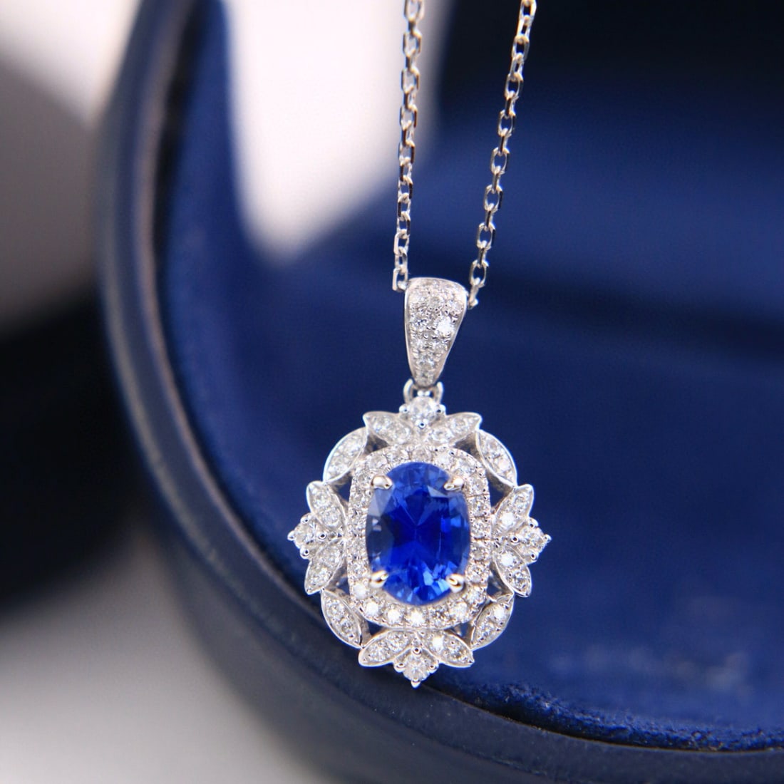 14k Gold 1.33 Ctw Natural Sapphire & Diamond Pendant( Without Chain ): Ref:230950264 // gold content:14k gold // main gemstone:sapphire // shape:oval // carat weight:1. 07ct // color:cornflower blue // treatment:natural // // adjacent gemstone 2 : diamond // shape:round