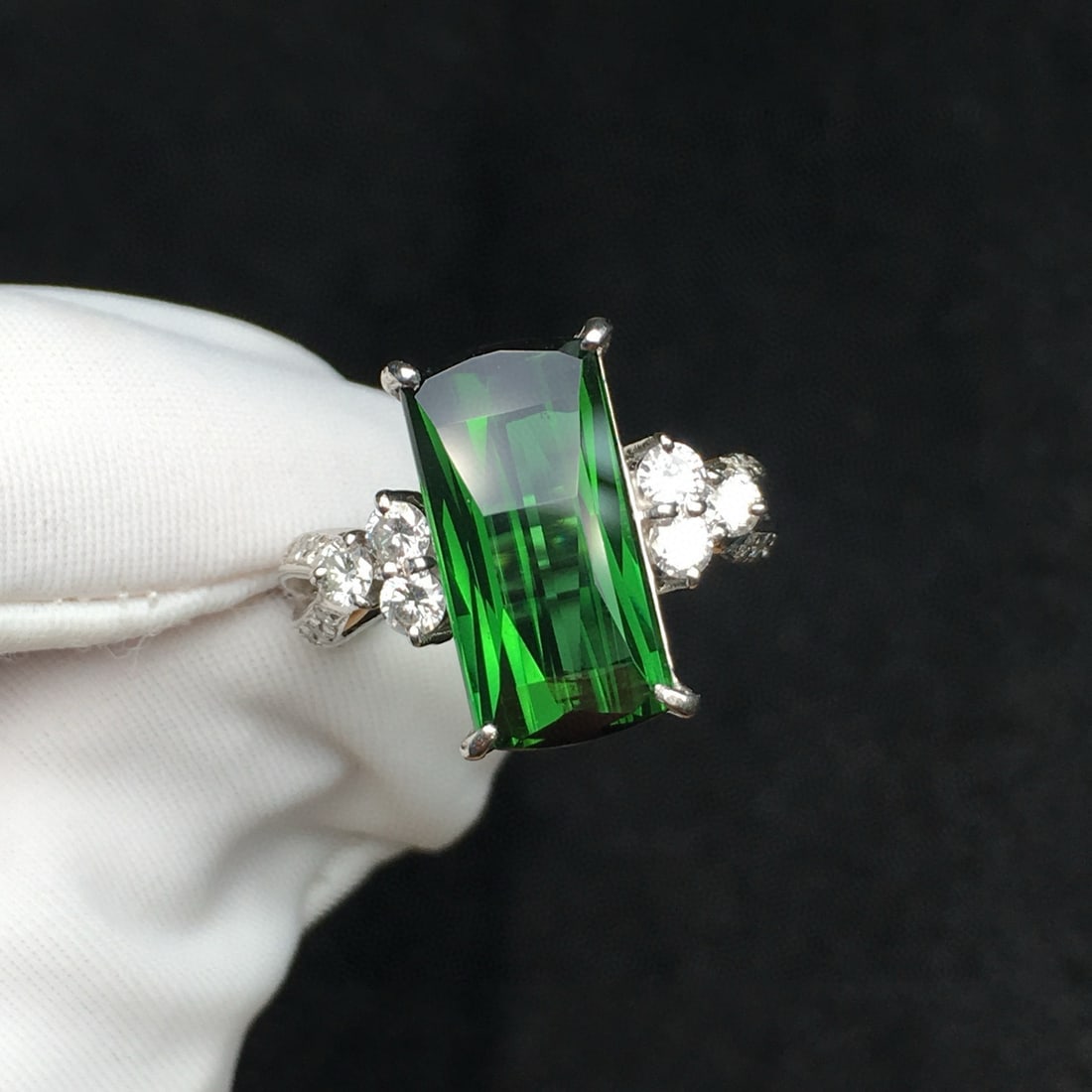 14k Gold 4.93 Ctw Natural Tourmaline & Diamond Ring: Ref:230950266 // gold content:14k gold // ring size:7. 25us // // main gemstone:tourmaline // shape:cushion // carat weight:4. 52ct // color:green // treatment:natural // // adjacent gemstone 2 :