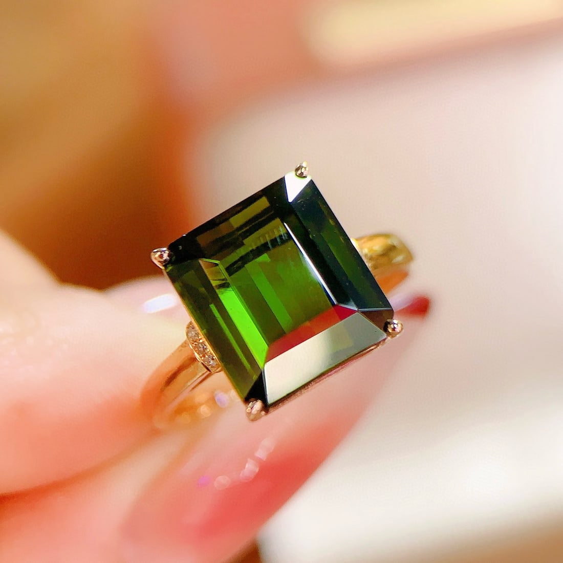 14k Gold 6.72 Ctw Natural Tourmaline & Diamond Ring: Ref:230950280 // gold content:14k gold // ring size:7. 25us // // main gemstone:tourmaline // shape:octagonal // carat weight:6. 7ct // color:green // treatment:natural // // adjacent gemstone 2 : dia