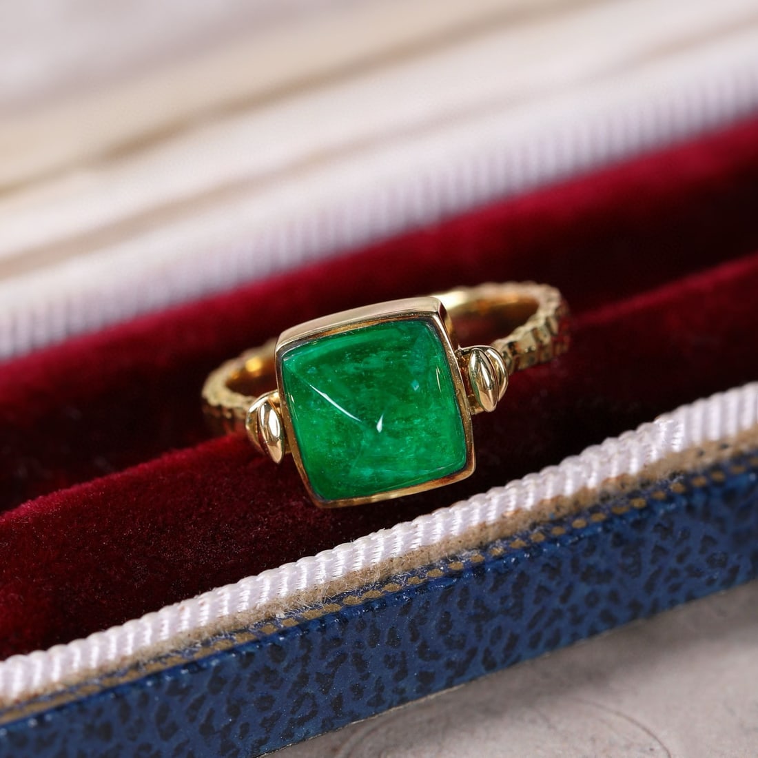14k Gold 2.73 Ct Natural Emerald Ring: Ref:230950288 // gold content:14k gold // ring size:7. 25us // // main gemstone:emerald // shape:suger-loaf // carat weight:2. 73ct // color:muzo green // treatment:natural // Condition: NewLow