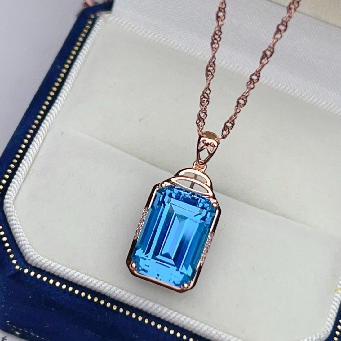 14k Gold 9.43 Ctw Natural Topaz & Diamond Pendant( Without Chain ): Ref:230950295 // gold content:14k gold // main gemstone:topaz // shape:octagonal // carat weight:9. 4ct // color:blue // treatment:natural // // adjacent gemstone 2 : diamond // number of stones:10