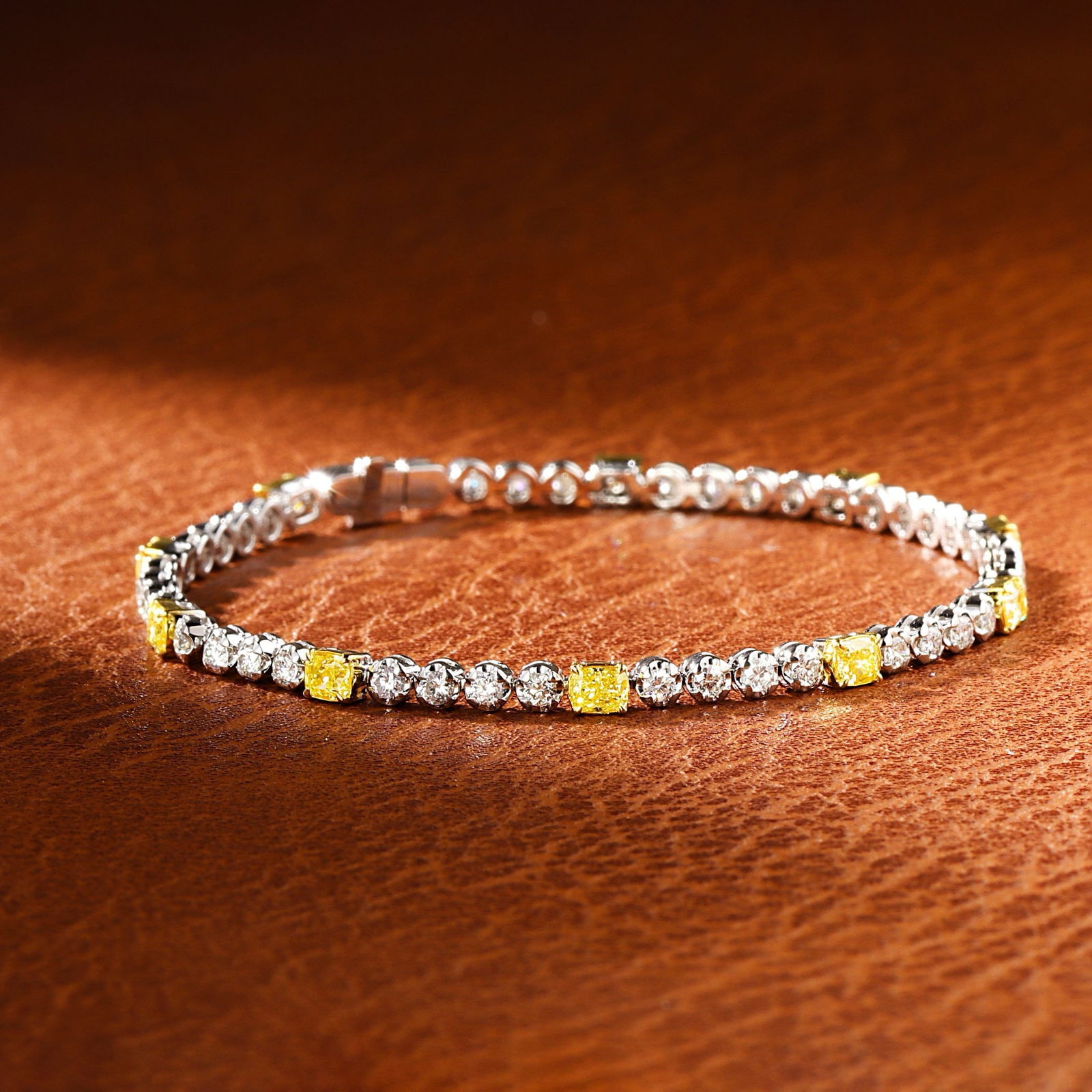 14k Gold 2.95 Ctw Natural Yellow Diamond & Diamond Bracelet: Ref:230950297 // gold content:14k gold // main gemstone:yellow diamond // shape:cushion // carat weight:1. 70ct // color:yellow // treatment:natural // // adjacent gemstone 2 : diamond //