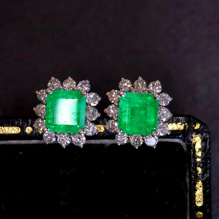 14k Gold 1.02 Ctw Natural Emerald & Diamond Earrings - 4