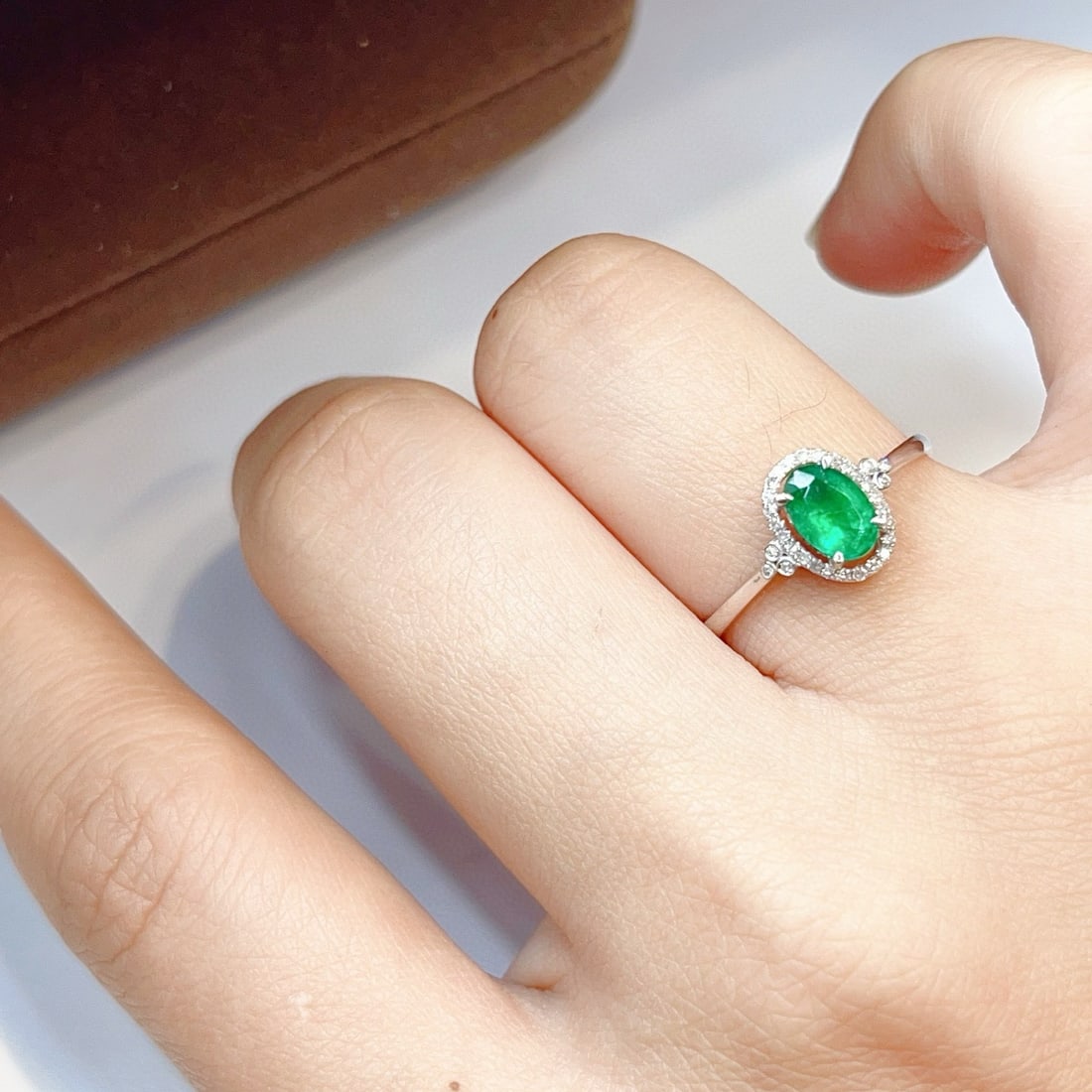 14k Gold 0.70 Ct Vivid Green Natural Emerald & Diamond Ring - 5