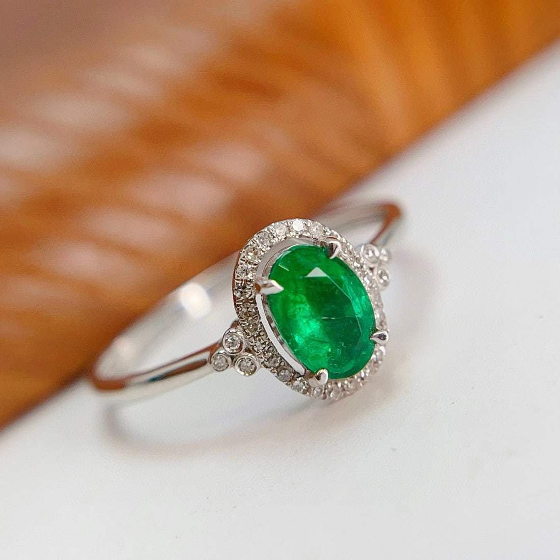 14k Gold 0.70 Ct Vivid Green Natural Emerald & Diamond Ring - 6