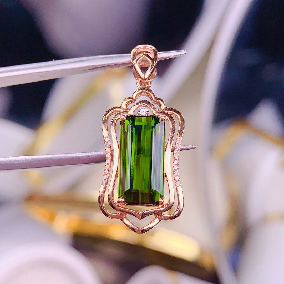 14k Gold 3.8 Ct Natural Tourmaline & Diamond Pendant( Without Chain ): Ref:230950316 // gold content:14k gold // main gemstone:tourmaline // shape:octagonal // carat weight:3. 8ct // color:green // treatment:natural // // adjacent gemstone 2 : diamond // shape:round