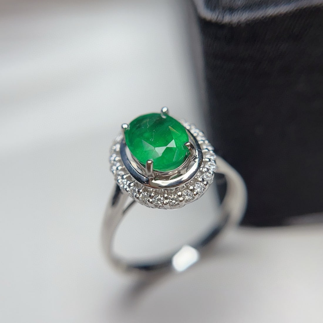 14k Gold 1.30 Ct Vivid Green Natural Emerald & Diamond Ring - 5