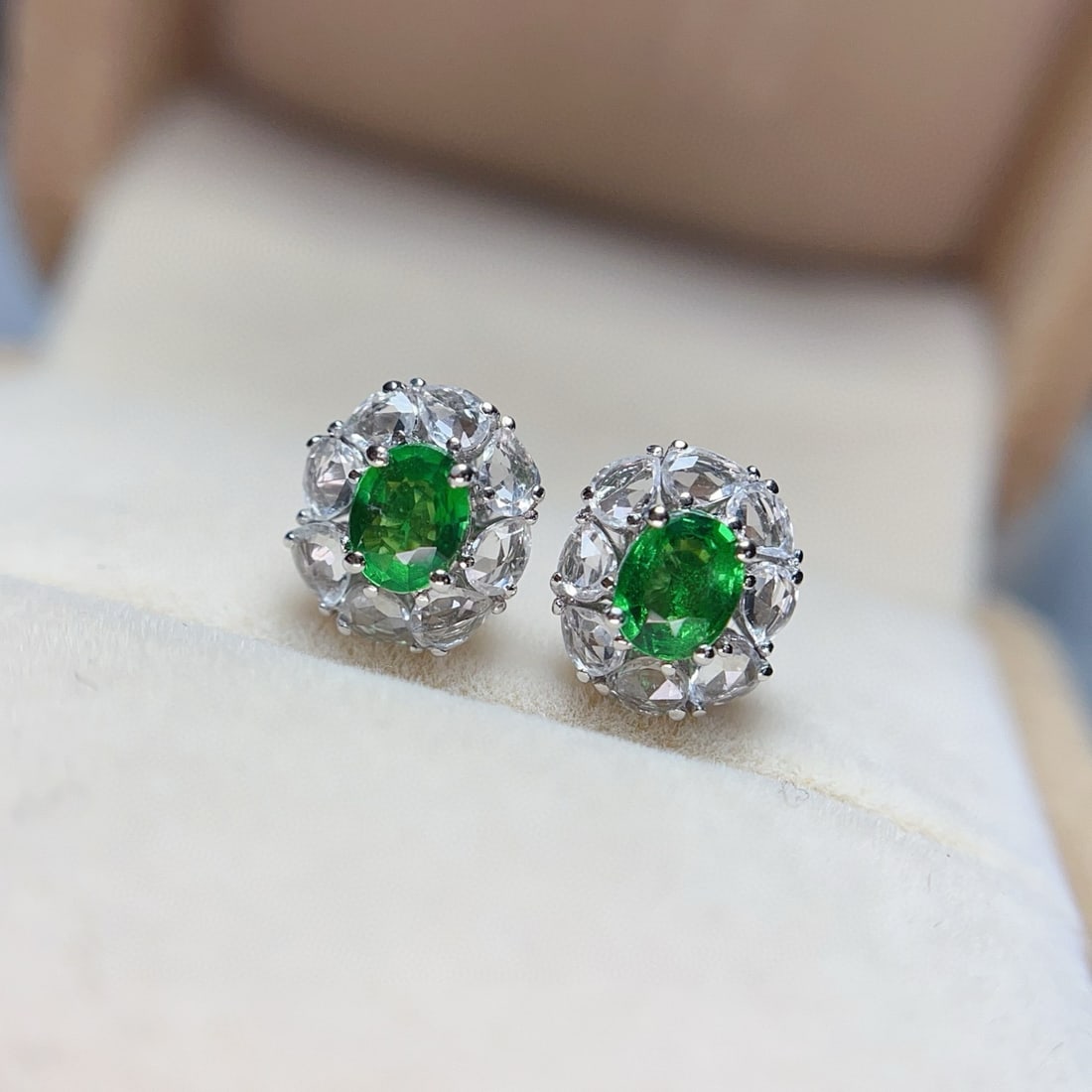 14k Gold 1.00 Ct Natural Tsavorite & Sapphire Earrings: Ref:230950332 // gold content:14k gold // main gemstone:tsavorite // shape:oval // carat weight:1. 00ct // color:green // treatment:natural // // adjacent gemstone 2 : sapphire // number of