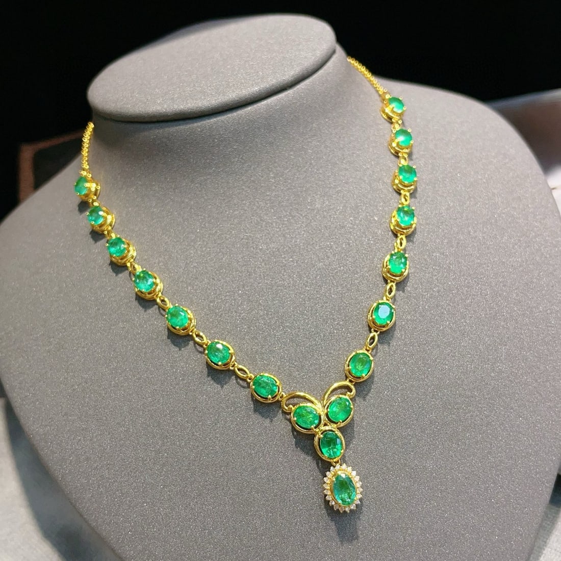 14k Gold 7.05 Ct Natural Emerald & Diamond Necklace - 2