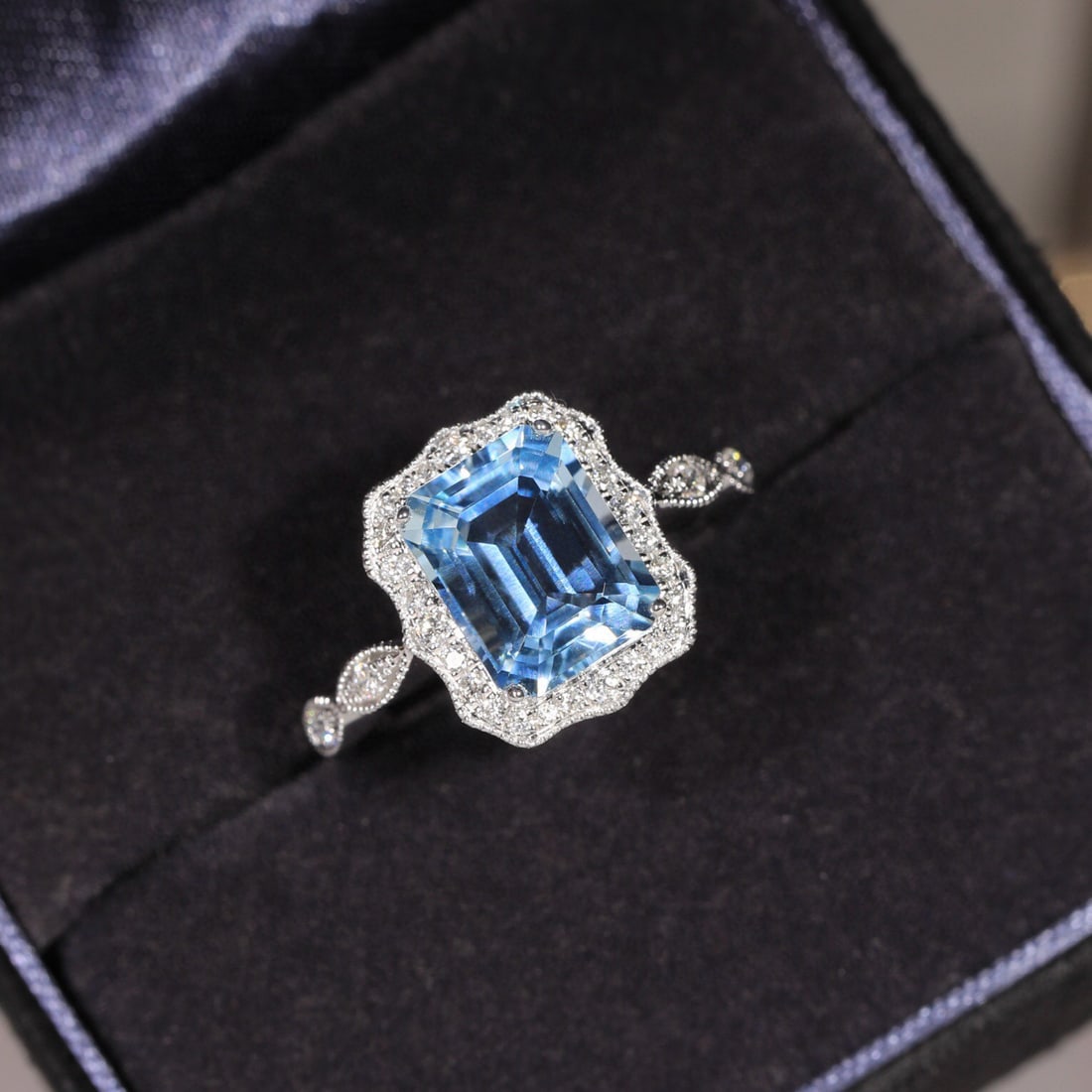 14k Gold 2.00 Ct Natural Aquamarine & Diamond Ring: Ref:230950352 // gold content:14k gold // ring size:7. 25us // // main gemstone:aquamarine // shape:octagonal // carat weight:2. 00ct // color:santa maria color // treatment:natural // // adjacent