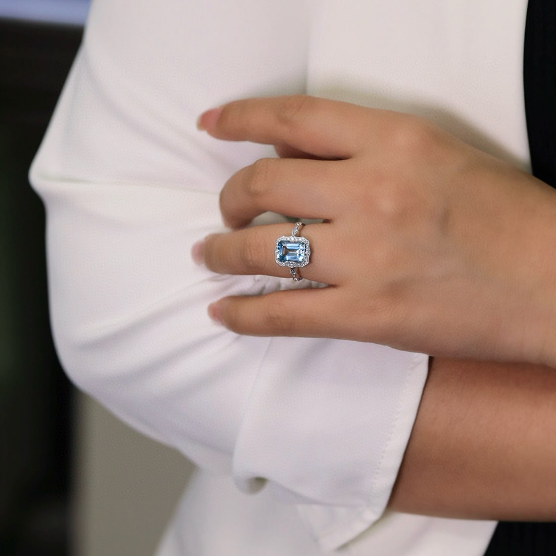 14k Gold 2.00 Ct Natural Aquamarine & Diamond Ring - 4