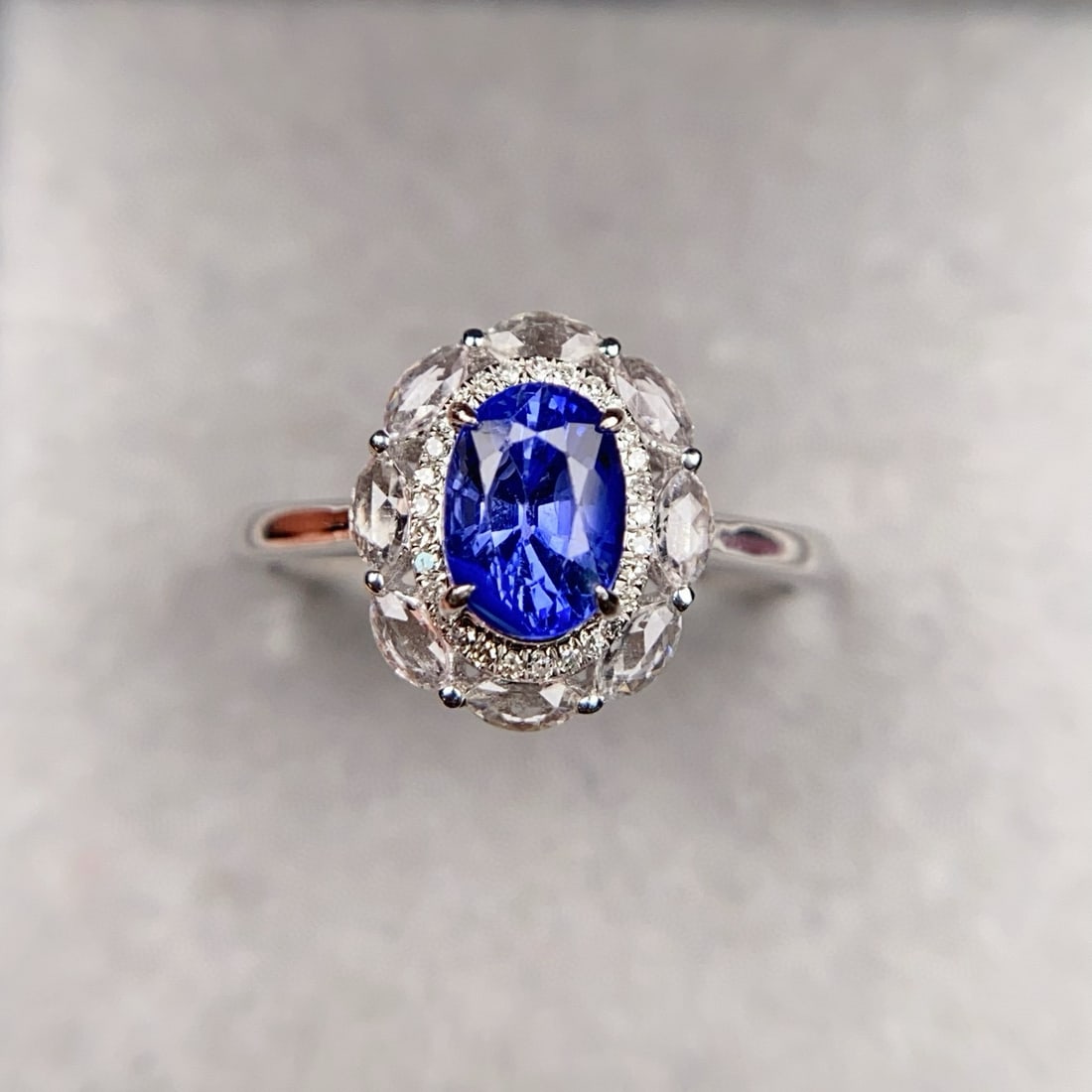 14k Gold 1.4 Ct Natural Sapphire & Diamond Ring: Ref:230950360 // gold content:14k gold // ring size:7. 25us // // main gemstone:sapphire // shape:oval // carat weight:1. 4ct // color:blue // treatment:natural // // adjacent gemstone 2 : diamond //
