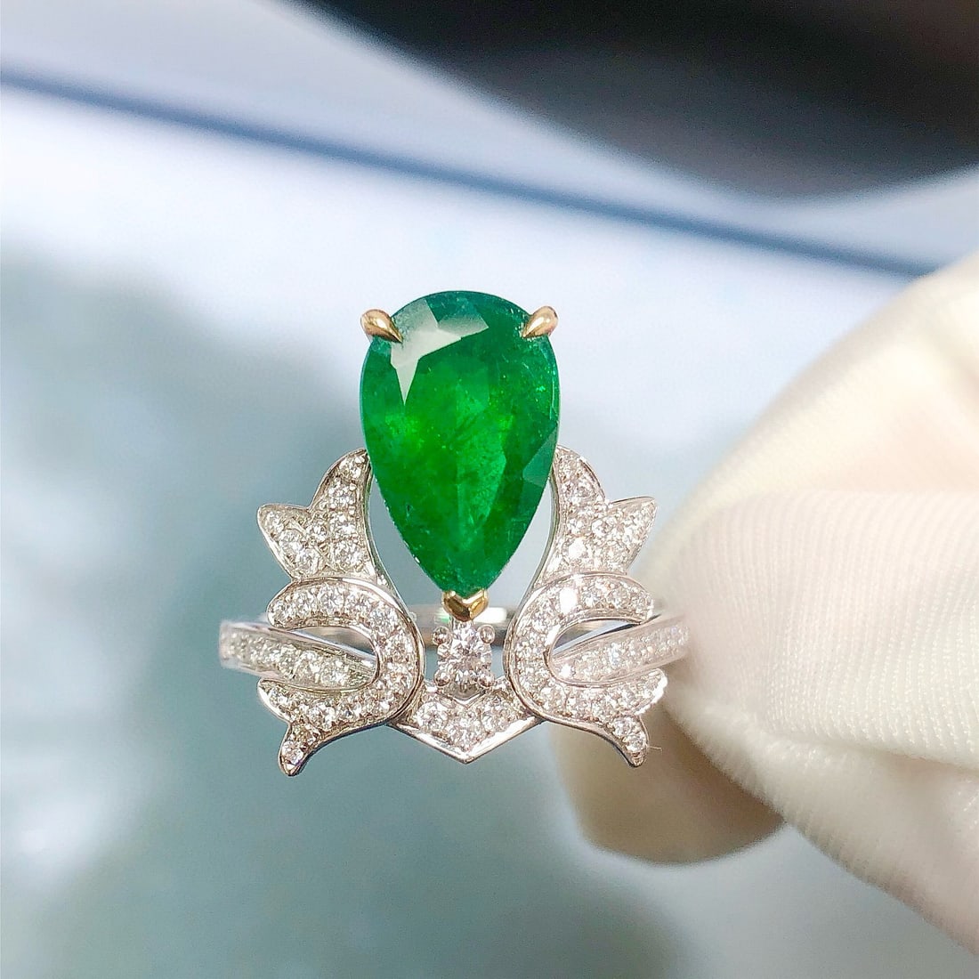 14k Gold 2.51 Ctw Vivid Green Natural Emerald & Diamond Ring - 2