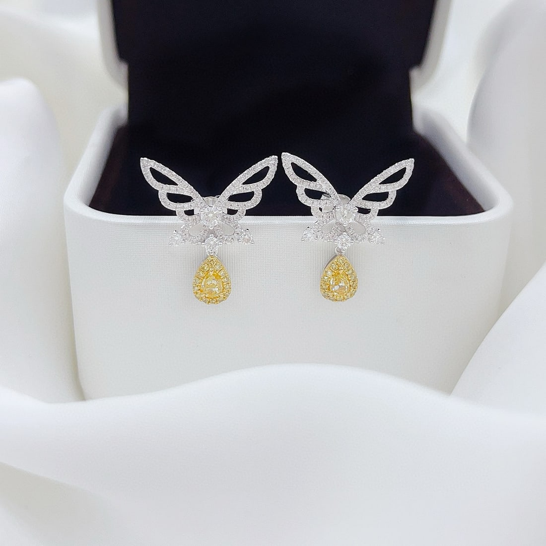 14k Gold 1.06 Ctw Natural Yellow Diamond & Diamond & Butterfly Earrings: Ref:230950363 // gold content:14k gold // main gemstone:yellow diamond // shape:pear // carat weight:0. 36ct // color:yellow // treatment:natural // // adjacent gemstone 2 : diamond // shape:round