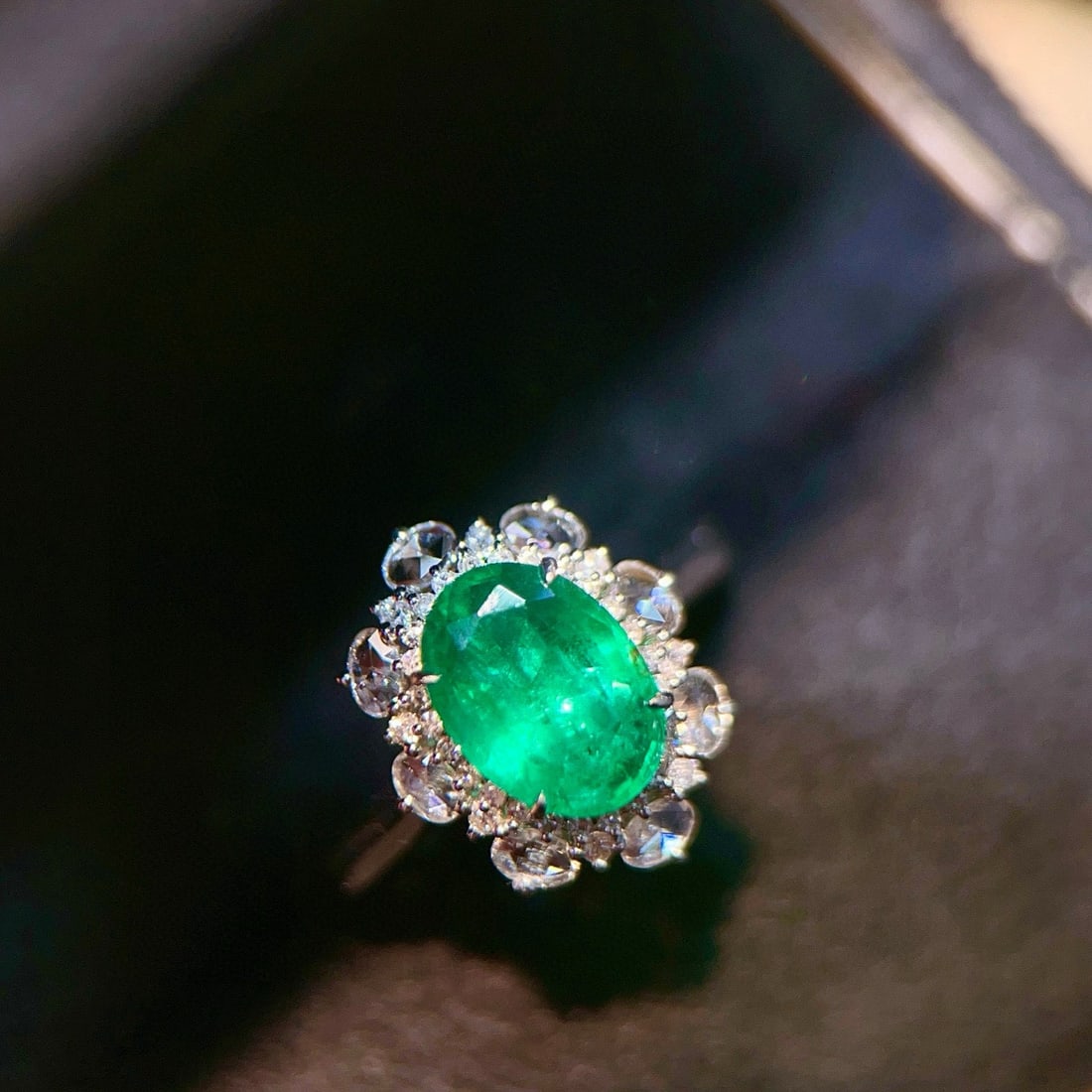14k Gold 2.76 Ctw Vivid Green Natural Emerald & Diamond Ring: Ref:230950365 // gold content:14k gold // ring size:7. 25us // // main gemstone:emerald // shape:oval // carat weight:2. 1ct // color:vivid green // treatment:natural // // adjacent gemstone 2 : diamo