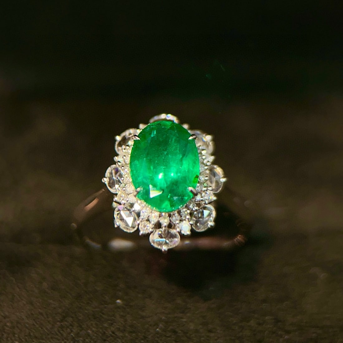 14k Gold 2.76 Ctw Vivid Green Natural Emerald & Diamond Ring - 2