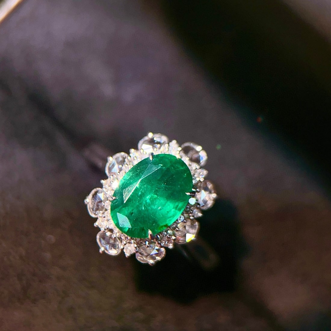 14k Gold 2.76 Ctw Vivid Green Natural Emerald & Diamond Ring - 3