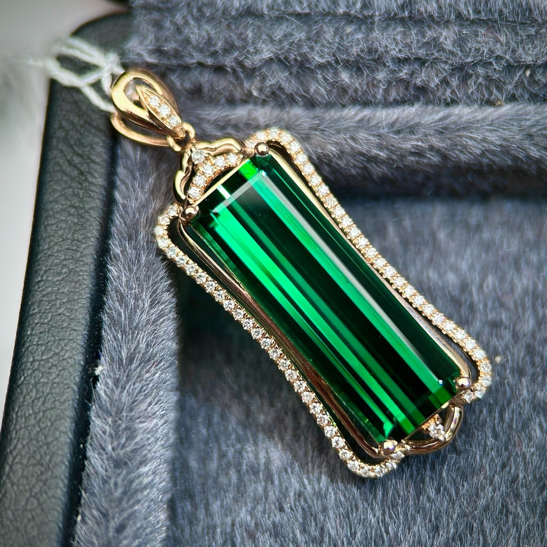14k Gold 7.11 Ctw Natural Tourmaline & Diamond Pendant( Without Chain ): Ref:230950381 // gold content:14k gold // main gemstone:tourmaline // shape:octagonal // carat weight:6. 9ct // color:green // treatment:natural // // adjacent gemstone 2 : diamond // number of stones