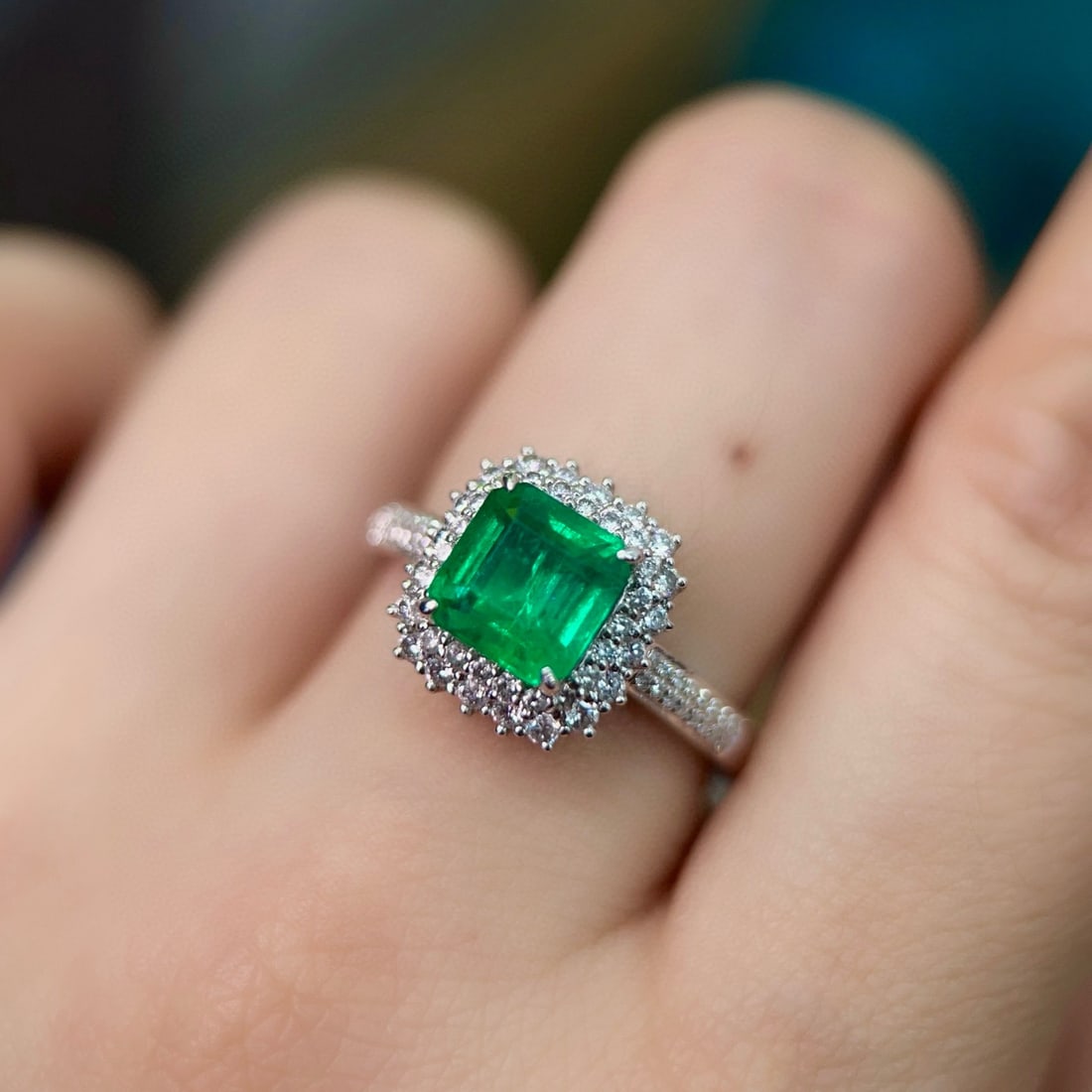 14k Gold 2.62 Ctw Vivid Green Natural Emerald & Diamond Ring - 5