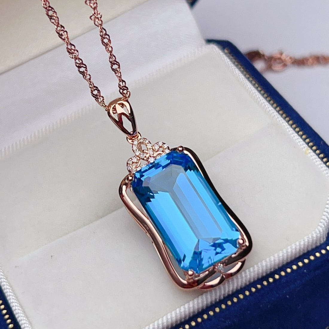 14k Gold 13.16 Ctw Natural Topaz & Diamond Pendant( Without Chain ): Ref:230950392 // gold content:14k gold // main gemstone:topaz // shape:octagonal // carat weight:13. 1ct // color:blue // treatment:natural // // adjacent gemstone 2 : diamond // number of