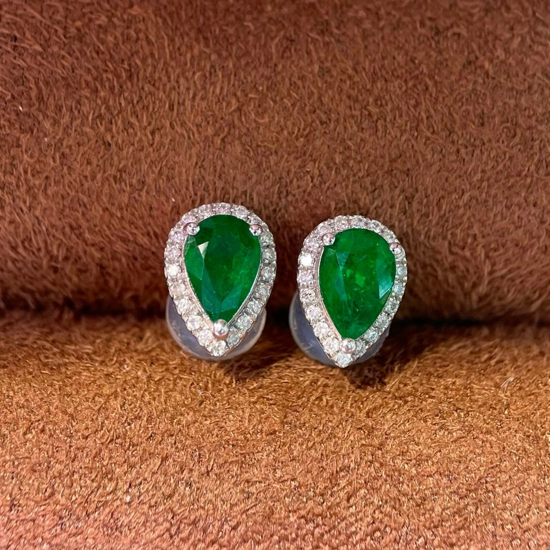 14k Gold 1.05 Ctw Vivid Green Natural Emerald & Diamond Earrings - 2
