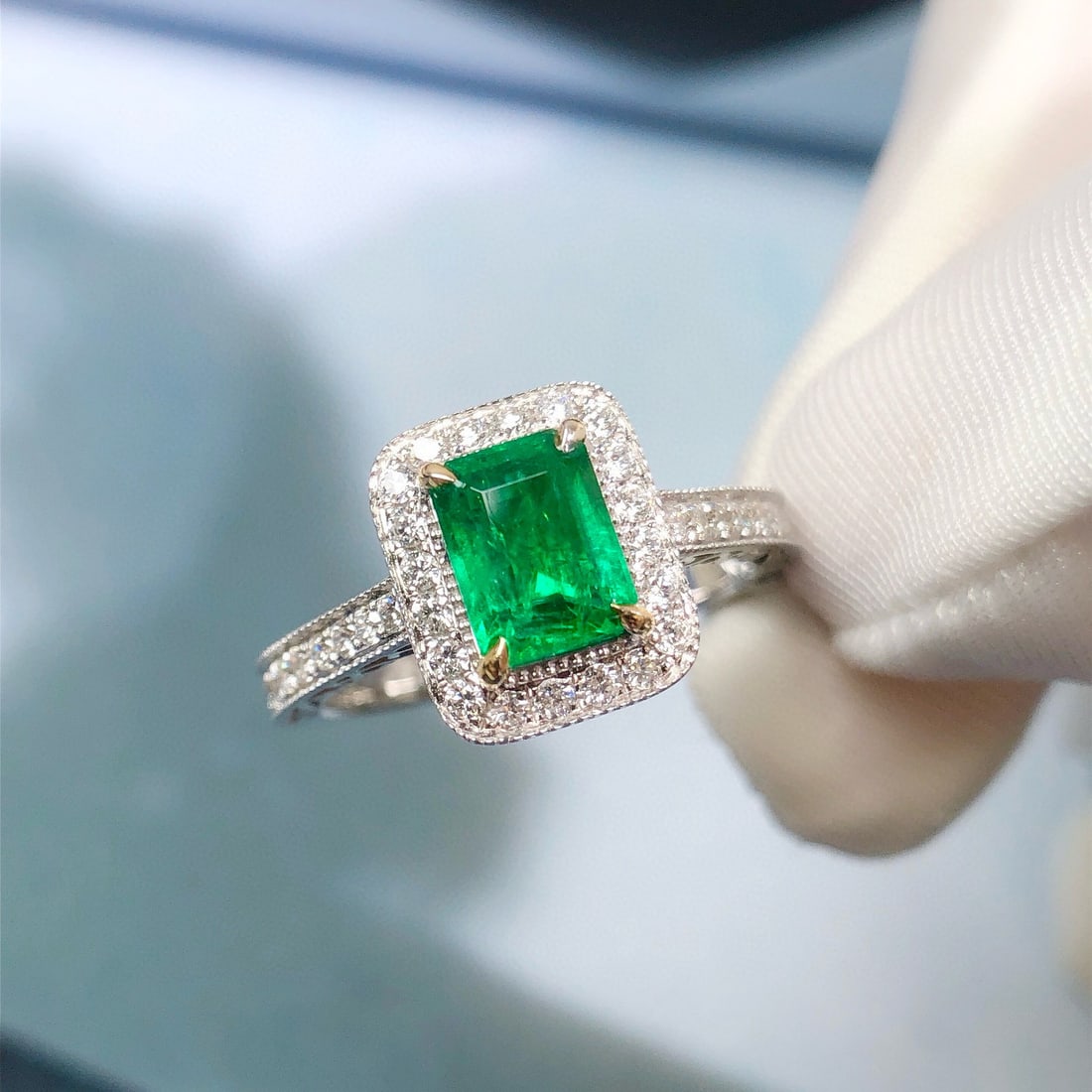 14k Gold 1.48 Ctw Vivid Green Natural Emerald & Diamond Ring - 2