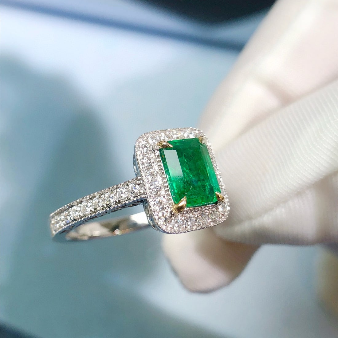 14k Gold 1.48 Ctw Vivid Green Natural Emerald & Diamond Ring - 3