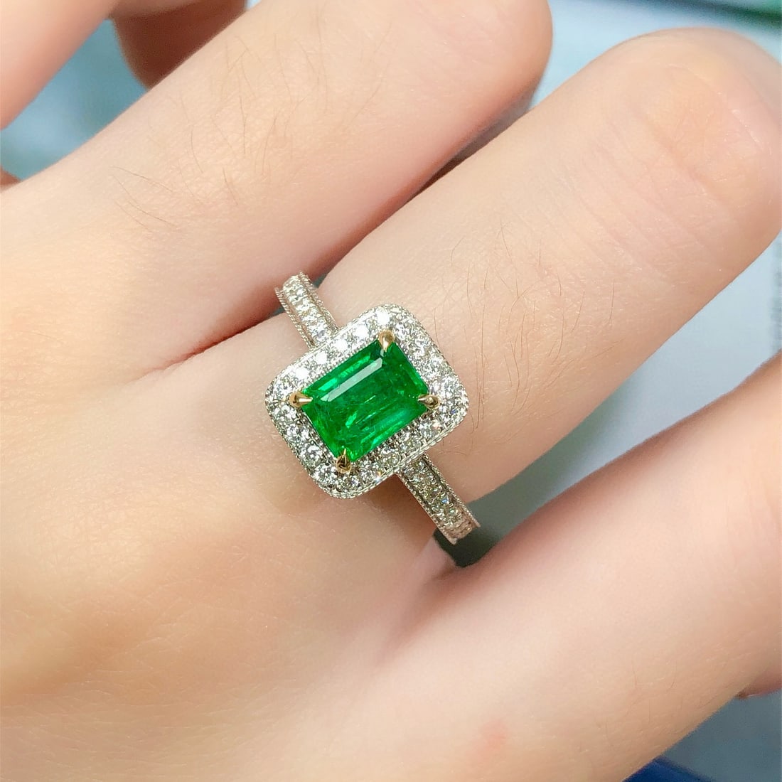 14k Gold 1.48 Ctw Vivid Green Natural Emerald & Diamond Ring - 4