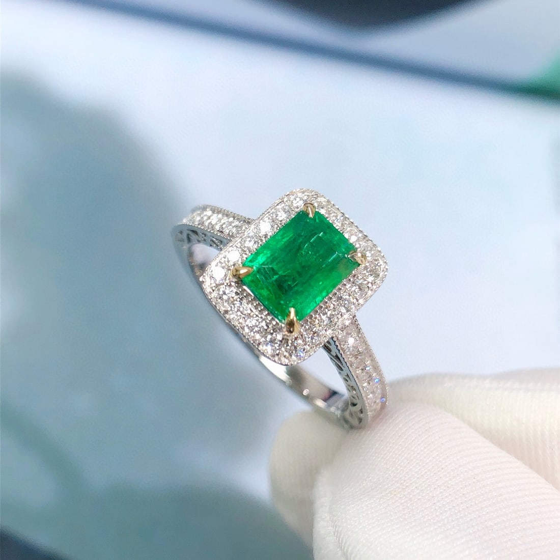 14k Gold 1.48 Ctw Vivid Green Natural Emerald & Diamond Ring - 7