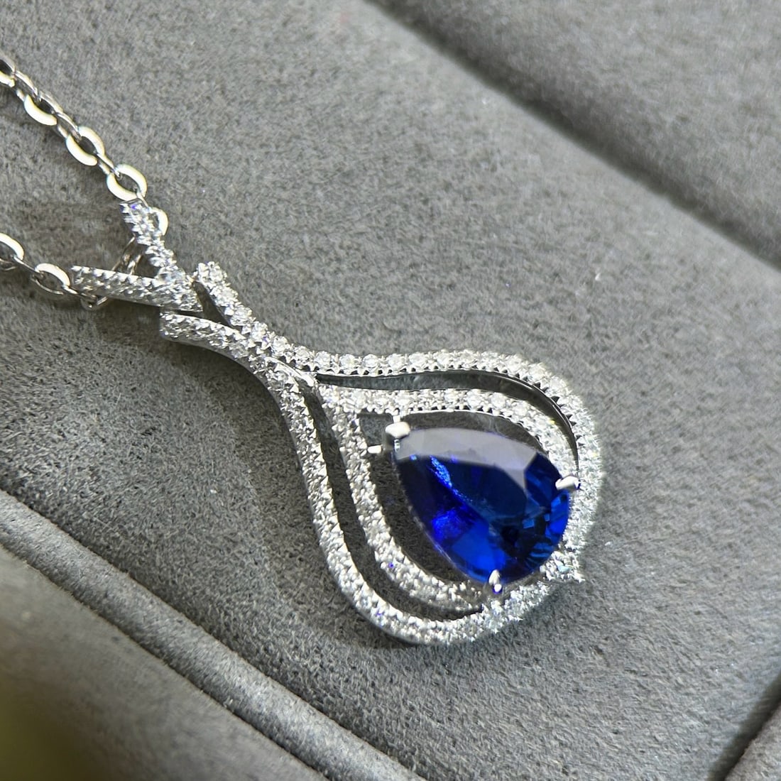 14k Gold 0.95 Ct Vivid Blue Natural Sapphire & Diamond Pendant( Without Chain ) - 3