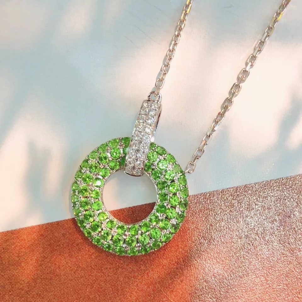 14k Gold 0.75 Ctw Natural Tsavorite & Diamond Necklace: Ref:230951007 // gold content:14k gold // main gemstone:tsavorite // shape:round // carat weight:0. 69ct // color:green // treatment:natural // cut grade:g // // adjacent gemstone 2 : diamond // shape
