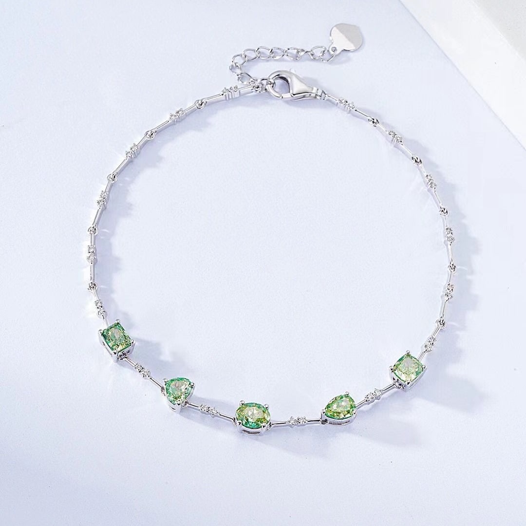 14k Gold 1.61 Ctw Natural Green Diamond & Diamond Bracelet: Ref:230951009 // gold content:14k gold // main gemstone:green diamond // shape:multiply // carat weight:1. 47ct // color:green // treatment:natural // // adjacent gemstone 2 : diamond // shape:round /