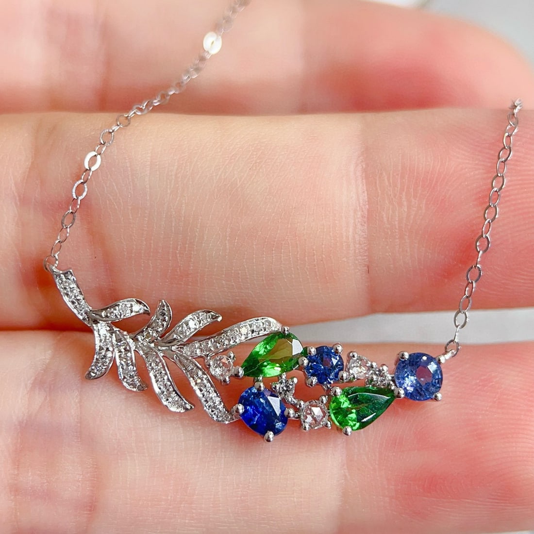 14k Gold 0.95 Ct Natural Sapphire & Tsavorite & Diamond Necklace: Ref:230951014 // gold content:14k gold // main gemstone:sapphire&tsavorite // shape:multiply // carat weight:0. 95ct // color:blue&green // treatment:natural // // adjacent gemstone 2 : diamond //