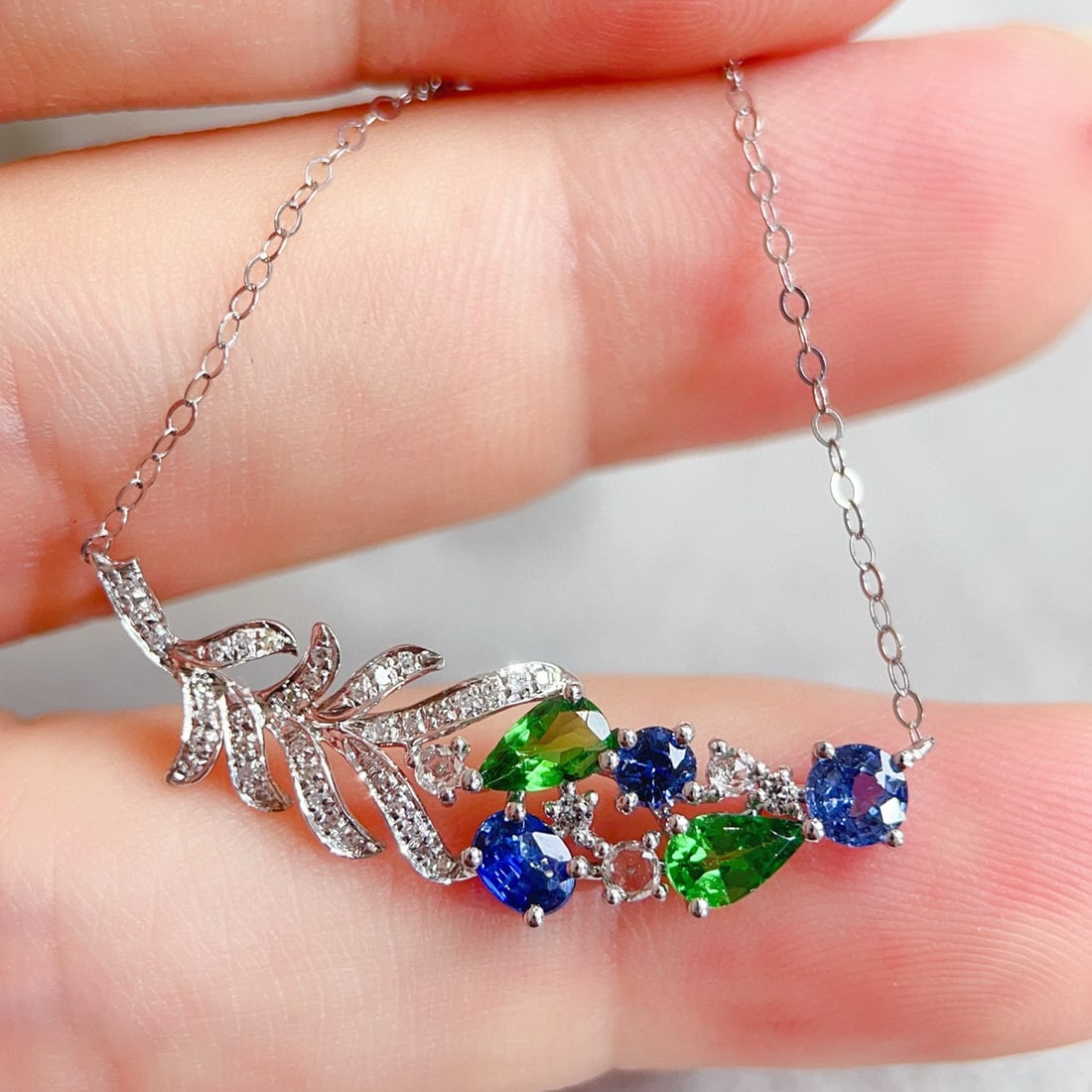 14k Gold 0.95 Ct Natural Sapphire & Tsavorite & Diamond Necklace - 2