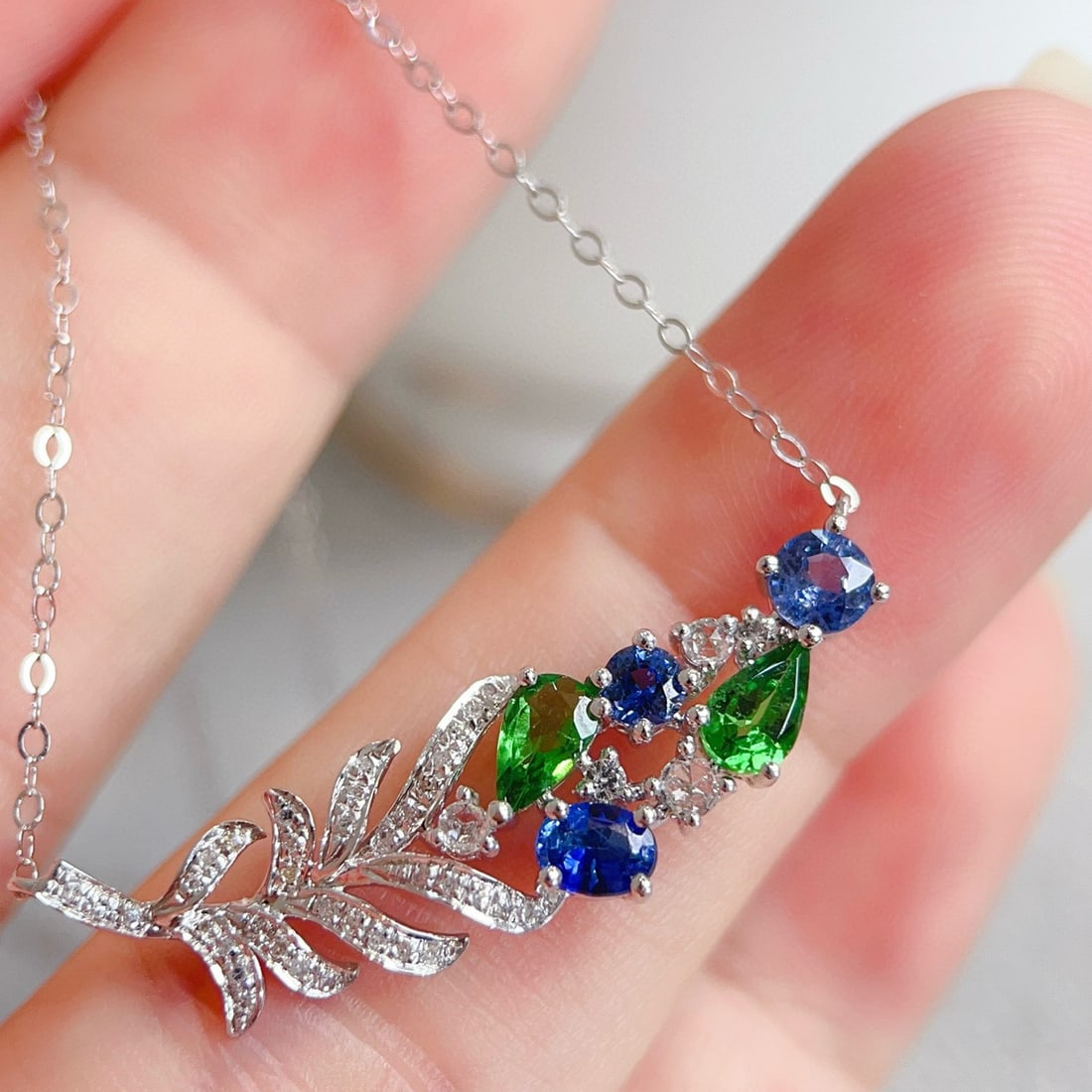 14k Gold 0.95 Ct Natural Sapphire & Tsavorite & Diamond Necklace - 4