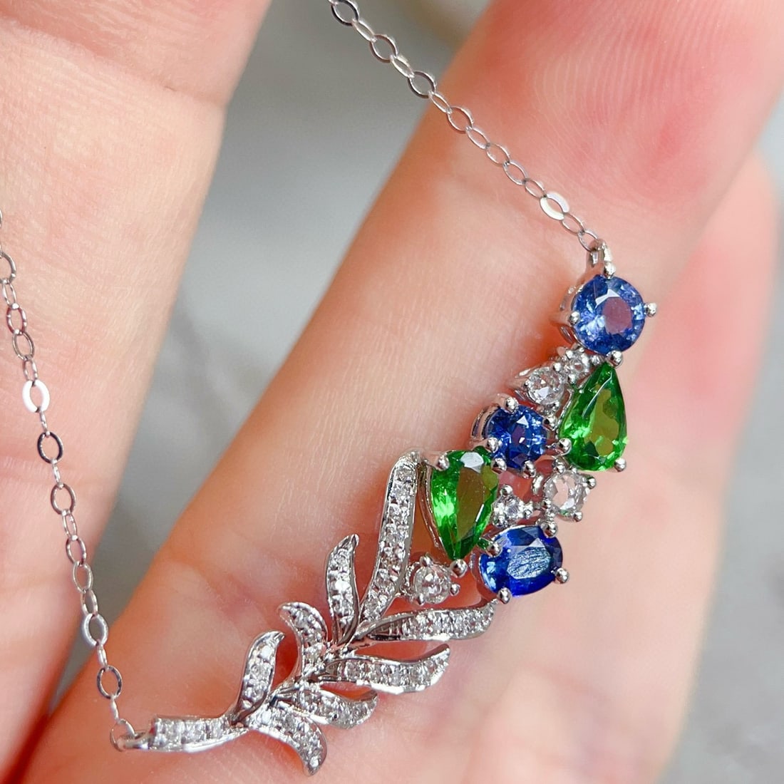 14k Gold 0.95 Ct Natural Sapphire & Tsavorite & Diamond Necklace - 5