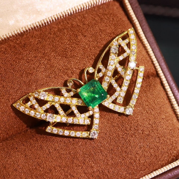 14k Gold 2.4 Ctw Natural Emerald & Diamond Brooch - 2
