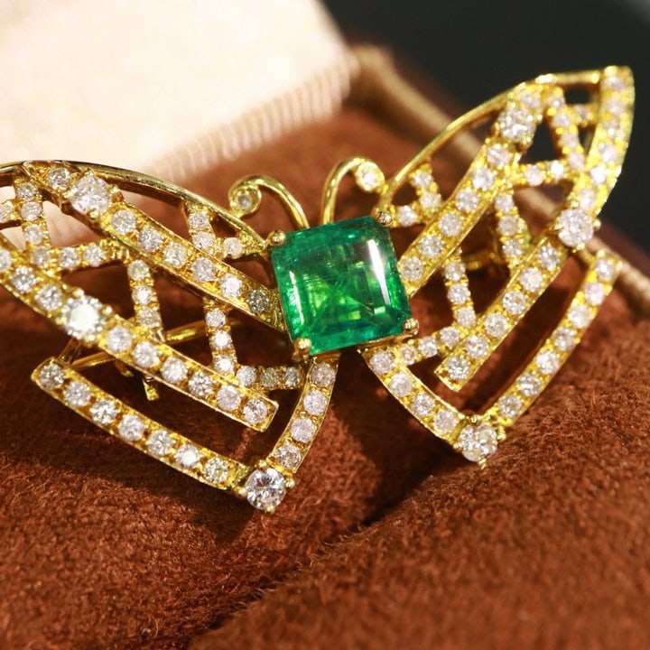 14k Gold 2.4 Ctw Natural Emerald & Diamond Brooch - 6