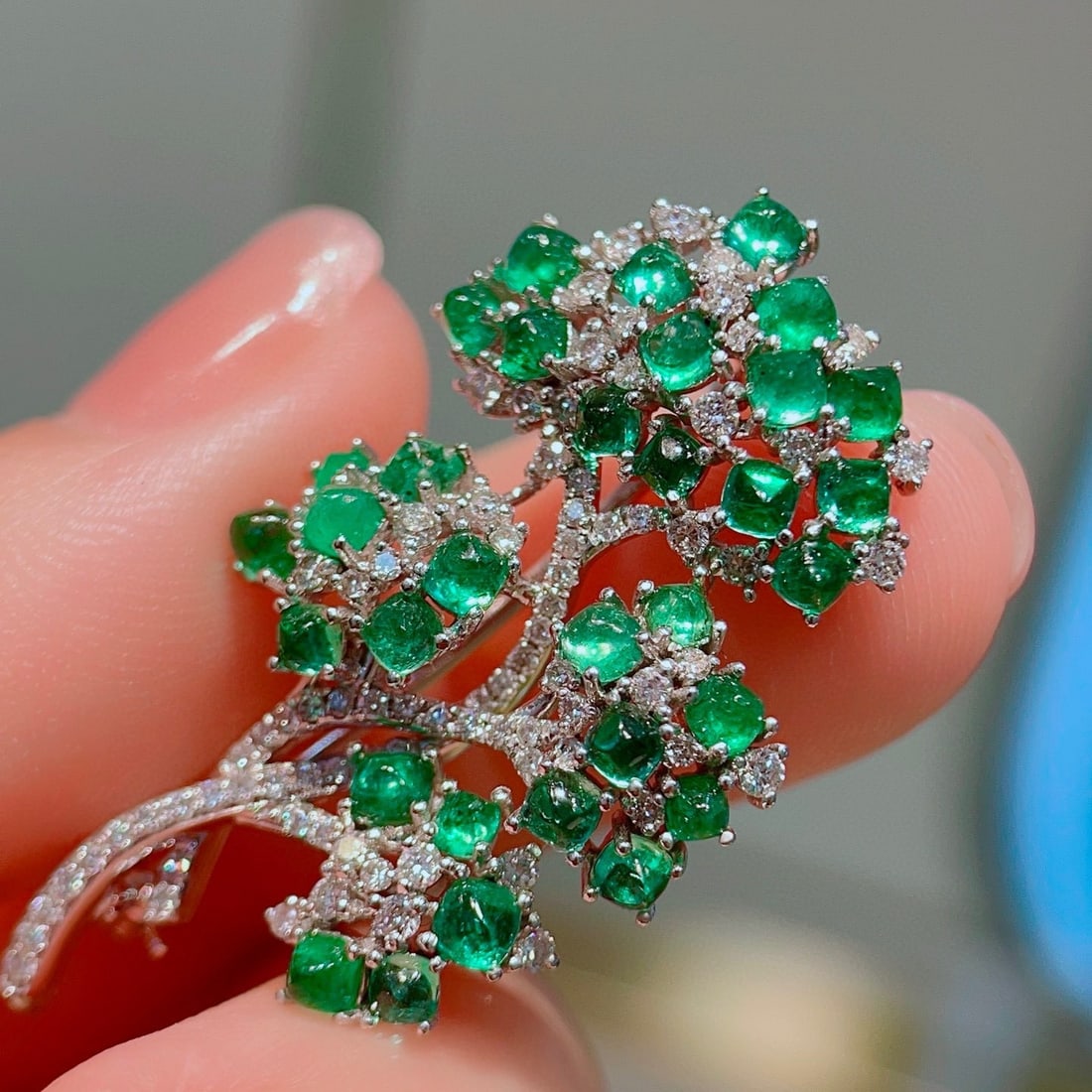 14k Gold 3.78 Ctw Natural Emerald & Diamond Brooch - 4